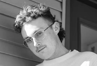 Retro-inspired mullet hairstyle styled by Eddine Belaid – Creative men’s haircut with textured layers in Switzerland